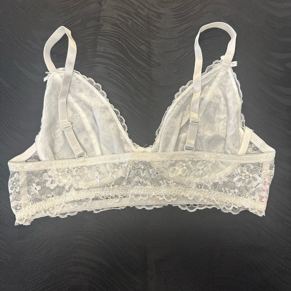 Elegant White Lace Bralette - Picture 4 of 6
